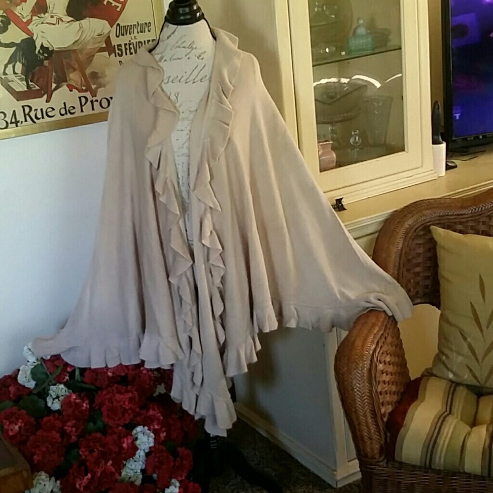 Grameocy22 tan  wrap or cape  osfm